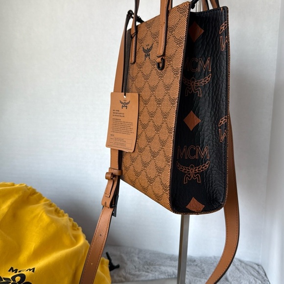 MCM Aren Crossbody Bag NWT - Picture 6 of 14